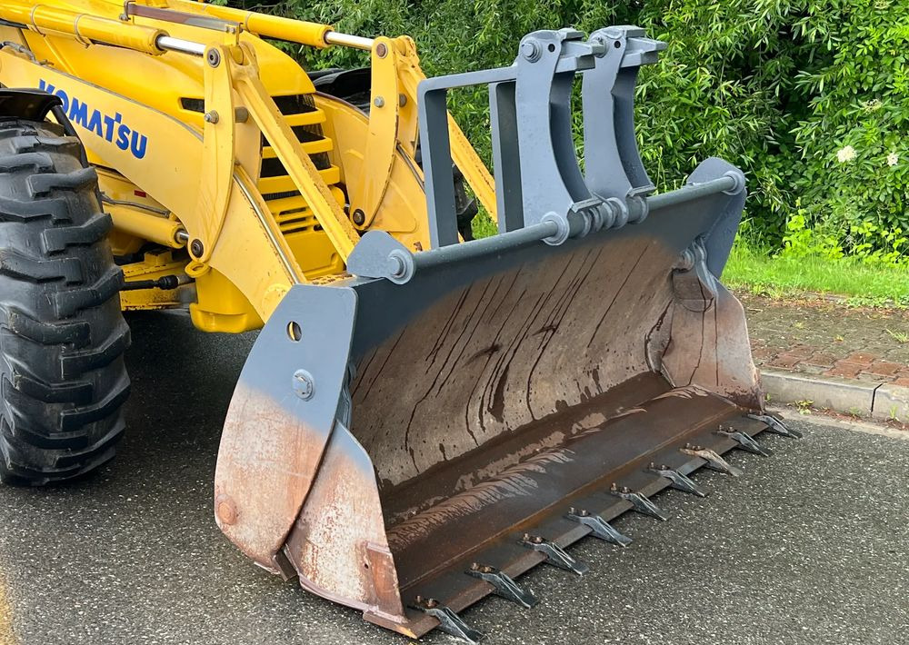 Komatsu * Koparko Ładowarka * Komatsu WB 97 S Utility * - Rovokopač-utovarivač: slika  Komatsu * Koparko Ładowarka * Komatsu WB 97 S Utility * - Rovokopač-utovarivač Komatsu * Koparko Ładowarka * Komatsu WB 97 S Utility * - Rovokopač-utovarivač: slika  Komatsu * Koparko Ładowarka * Komatsu WB 97 S Utility * - Rovokopač-utovarivač