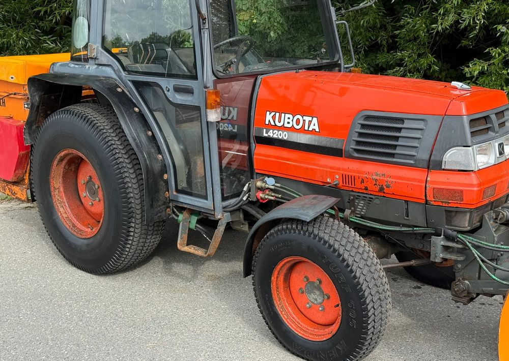Kubota * Traktor KUBOTA L4200 * 4x4 * Pług Piaskarka * Wałek Przód Tył * Sprowadzony* Zimowe Utrzymanie - Traktor: slika Kubota * Traktor KUBOTA L4200 * 4x4 * Pług Piaskarka * Wałek Przód Tył * Sprowadzony* Zimowe Utrzymanie - Traktor Kubota * Traktor KUBOTA L4200 * 4x4 * Pług Piaskarka * Wałek Przód Tył * Sprowadzony* Zimowe Utrzymanie - Traktor: slika Kubota * Traktor KUBOTA L4200 * 4x4 * Pług Piaskarka * Wałek Przód Tył * Sprowadzony* Zimowe Utrzymanie - Traktor