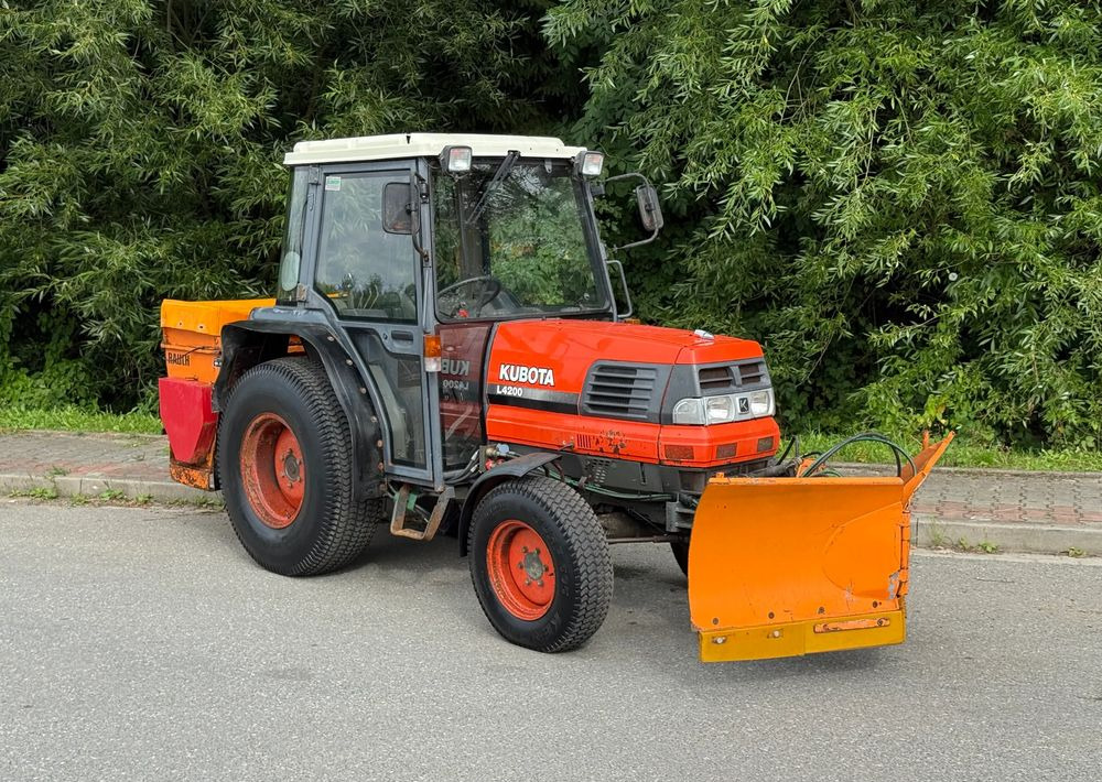 Kubota * Traktor KUBOTA L4200 * 4x4 * Pług Piaskarka * Wałek Przód Tył * Sprowadzony* Zimowe Utrzymanie - Traktor: slika Kubota * Traktor KUBOTA L4200 * 4x4 * Pług Piaskarka * Wałek Przód Tył * Sprowadzony* Zimowe Utrzymanie - Traktor Kubota * Traktor KUBOTA L4200 * 4x4 * Pług Piaskarka * Wałek Przód Tył * Sprowadzony* Zimowe Utrzymanie - Traktor: slika Kubota * Traktor KUBOTA L4200 * 4x4 * Pług Piaskarka * Wałek Przód Tył * Sprowadzony* Zimowe Utrzymanie - Traktor