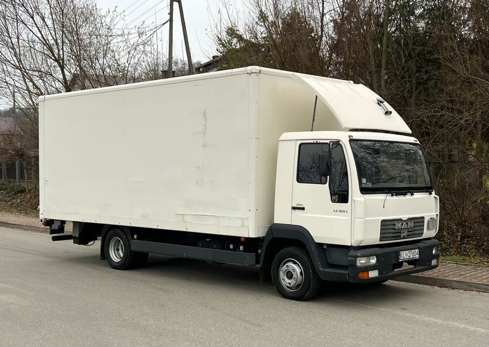 MAN MAN 8-180 KONTENER WINDA ZAŁADOWCZA - Kamion sandučar: slika MAN MAN 8-180 KONTENER WINDA ZAŁADOWCZA - Kamion sandučar MAN MAN 8-180 KONTENER WINDA ZAŁADOWCZA - Kamion sandučar: slika MAN MAN 8-180 KONTENER WINDA ZAŁADOWCZA - Kamion sandučar