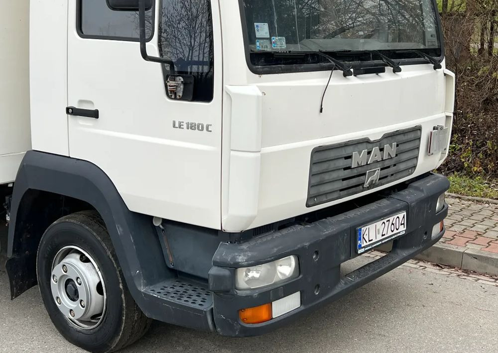 MAN MAN 8-180 KONTENER WINDA ZAŁADOWCZA - Kamion sandučar: slika  MAN MAN 8-180 KONTENER WINDA ZAŁADOWCZA - Kamion sandučar MAN MAN 8-180 KONTENER WINDA ZAŁADOWCZA - Kamion sandučar: slika  MAN MAN 8-180 KONTENER WINDA ZAŁADOWCZA - Kamion sandučar