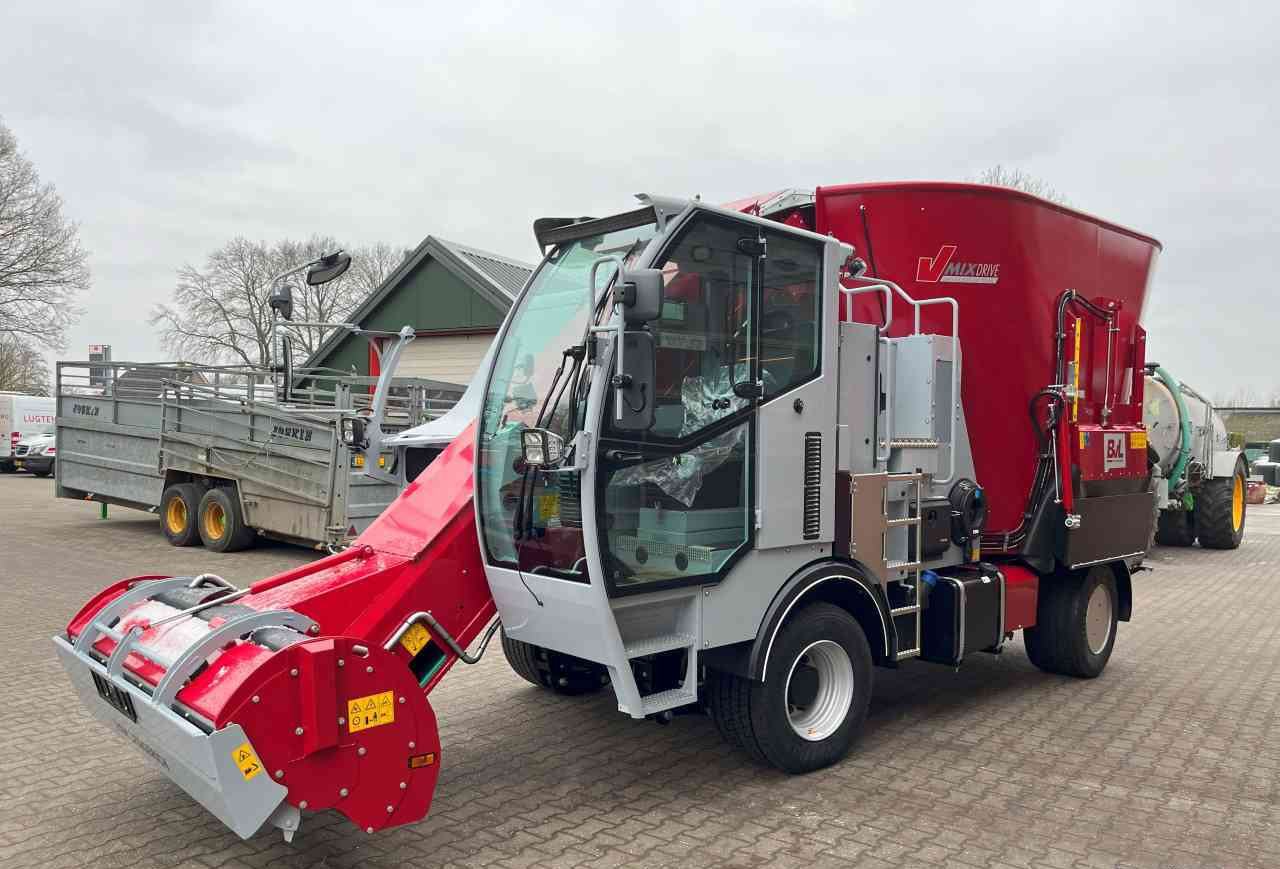 BVL BVL van Lengerich V-MIX Drive Maximus Plus 17.1 LS zelfrijdende - Vagon-miješalica za krmivo: slika BVL BVL van Lengerich V-MIX Drive Maximus Plus 17.1 LS zelfrijdende - Vagon-miješalica za krmivo BVL BVL van Lengerich V-MIX Drive Maximus Plus 17.1 LS zelfrijdende - Vagon-miješalica za krmivo: slika BVL BVL van Lengerich V-MIX Drive Maximus Plus 17.1 LS zelfrijdende - Vagon-miješalica za krmivo
