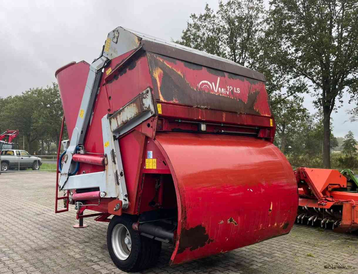 BVL V-Mix 12 LS Voermengwagen Voermachines - Vagon-miješalica za krmivo: slika BVL V-Mix 12 LS Voermengwagen Voermachines - Vagon-miješalica za krmivo BVL V-Mix 12 LS Voermengwagen Voermachines - Vagon-miješalica za krmivo: slika BVL V-Mix 12 LS Voermengwagen Voermachines - Vagon-miješalica za krmivo