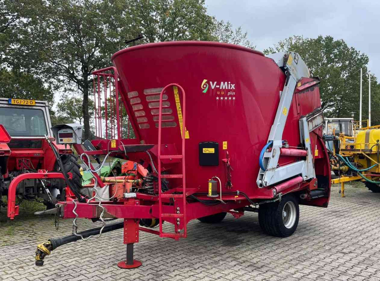 BVL V-Mix 12 LS Voermengwagen Voermachines - Vagon-miješalica za krmivo: slika BVL V-Mix 12 LS Voermengwagen Voermachines - Vagon-miješalica za krmivo BVL V-Mix 12 LS Voermengwagen Voermachines - Vagon-miješalica za krmivo: slika BVL V-Mix 12 LS Voermengwagen Voermachines - Vagon-miješalica za krmivo