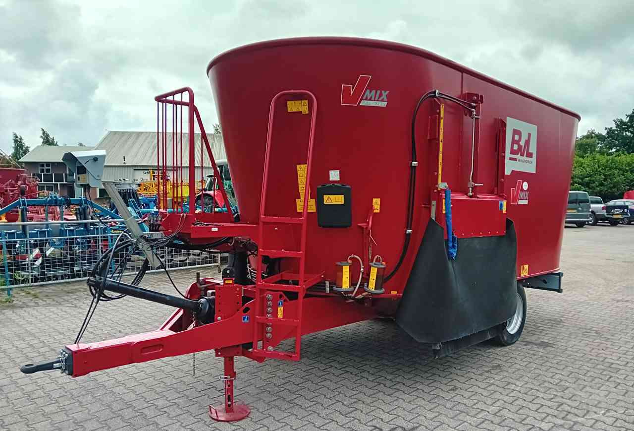 BVL V-Mix Plus 22-2S Voermengwagen Voermachines - Vagon-miješalica za krmivo: slika BVL V-Mix Plus 22-2S Voermengwagen Voermachines - Vagon-miješalica za krmivo BVL V-Mix Plus 22-2S Voermengwagen Voermachines - Vagon-miješalica za krmivo: slika BVL V-Mix Plus 22-2S Voermengwagen Voermachines - Vagon-miješalica za krmivo