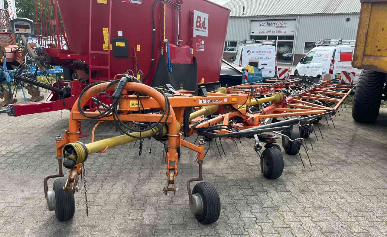 Fella TH 1800 Hydro getrokken schudder, weidebouwmachines - Prevrtač sijena/ Grabulje: slika Fella TH 1800 Hydro getrokken schudder, weidebouwmachines - Prevrtač sijena/ Grabulje Fella TH 1800 Hydro getrokken schudder, weidebouwmachines - Prevrtač sijena/ Grabulje: slika Fella TH 1800 Hydro getrokken schudder, weidebouwmachines - Prevrtač sijena/ Grabulje