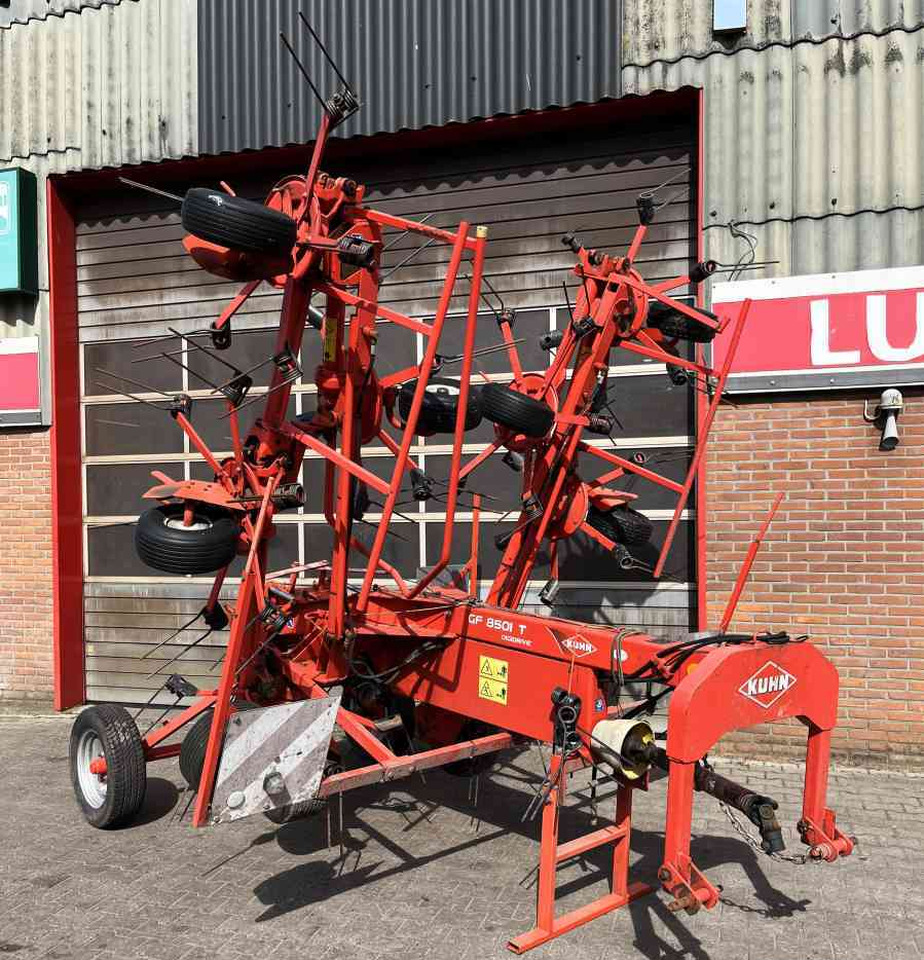 Kuhn GF 8501T Tedder Schudder Kreiselheuer weidebouwmachines - Prevrtač sijena/ Grabulje: slika Kuhn GF 8501T Tedder Schudder Kreiselheuer weidebouwmachines - Prevrtač sijena/ Grabulje Kuhn GF 8501T Tedder Schudder Kreiselheuer weidebouwmachines - Prevrtač sijena/ Grabulje: slika Kuhn GF 8501T Tedder Schudder Kreiselheuer weidebouwmachines - Prevrtač sijena/ Grabulje