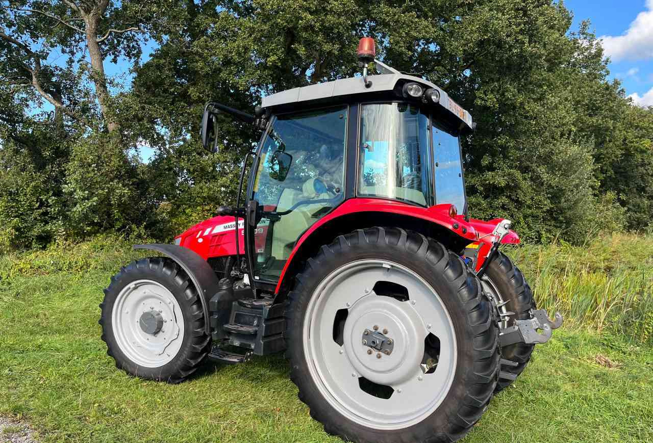 Massey Ferguson 5609 Dyna-4 Essential - Traktor: slika Massey Ferguson 5609 Dyna-4 Essential - Traktor Massey Ferguson 5609 Dyna-4 Essential - Traktor: slika Massey Ferguson 5609 Dyna-4 Essential - Traktor