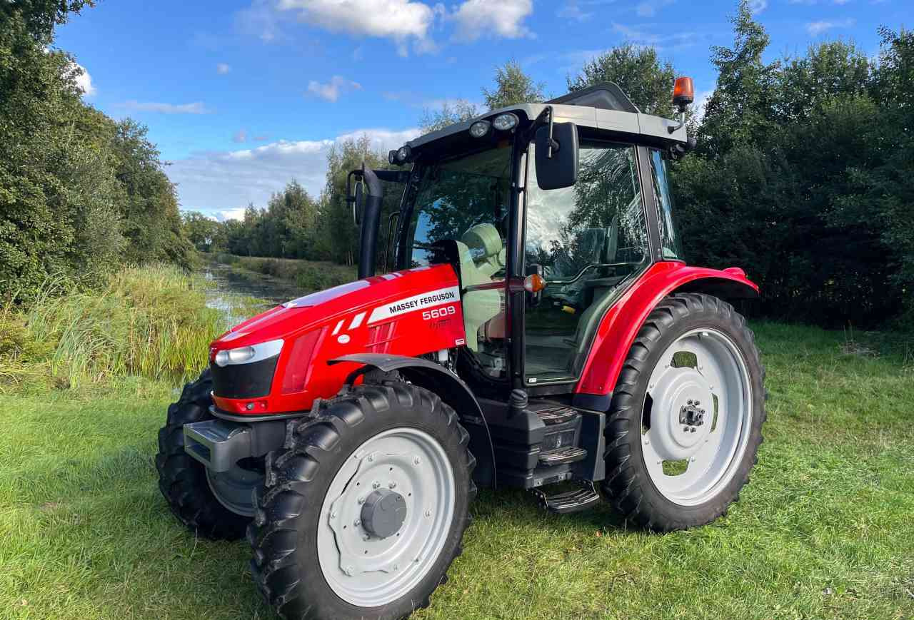 Massey Ferguson 5609 Dyna-4 Essential - Traktor: slika Massey Ferguson 5609 Dyna-4 Essential - Traktor Massey Ferguson 5609 Dyna-4 Essential - Traktor: slika Massey Ferguson 5609 Dyna-4 Essential - Traktor