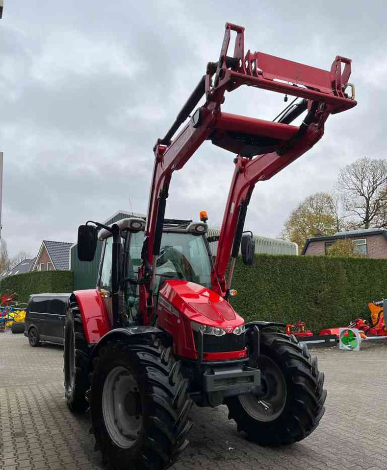 Massey Ferguson 5710S Dyna-4 Essential Voorlader Tractoren - Traktor: slika Massey Ferguson 5710S Dyna-4 Essential Voorlader Tractoren - Traktor Massey Ferguson 5710S Dyna-4 Essential Voorlader Tractoren - Traktor: slika Massey Ferguson 5710S Dyna-4 Essential Voorlader Tractoren - Traktor