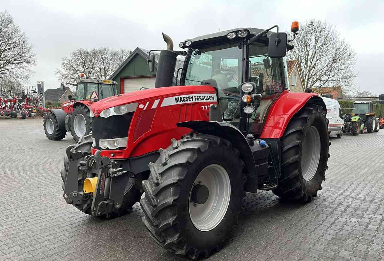 Massey Ferguson 7715 Dyna-6 Essential Tractoren - Traktor: slika Massey Ferguson 7715 Dyna-6 Essential Tractoren - Traktor Massey Ferguson 7715 Dyna-6 Essential Tractoren - Traktor: slika Massey Ferguson 7715 Dyna-6 Essential Tractoren - Traktor