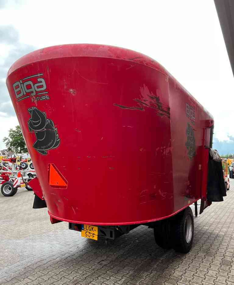 Peecon VME 250 Voermengwagen voermachines - Vagon-miješalica za krmivo: slika Peecon VME 250 Voermengwagen voermachines - Vagon-miješalica za krmivo Peecon VME 250 Voermengwagen voermachines - Vagon-miješalica za krmivo: slika Peecon VME 250 Voermengwagen voermachines - Vagon-miješalica za krmivo