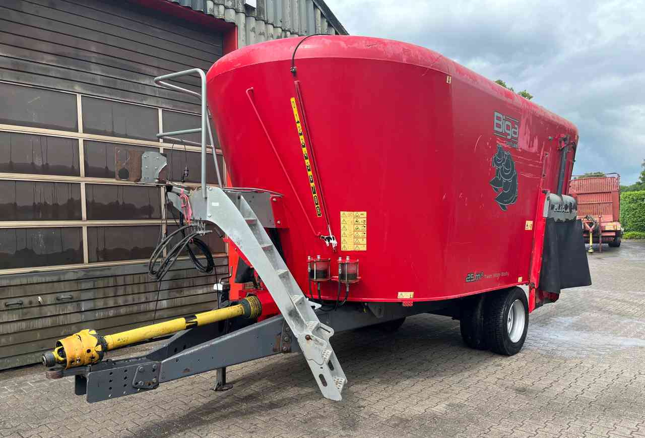 Peecon VME 250 Voermengwagen voermachines - Vagon-miješalica za krmivo: slika Peecon VME 250 Voermengwagen voermachines - Vagon-miješalica za krmivo Peecon VME 250 Voermengwagen voermachines - Vagon-miješalica za krmivo: slika Peecon VME 250 Voermengwagen voermachines - Vagon-miješalica za krmivo