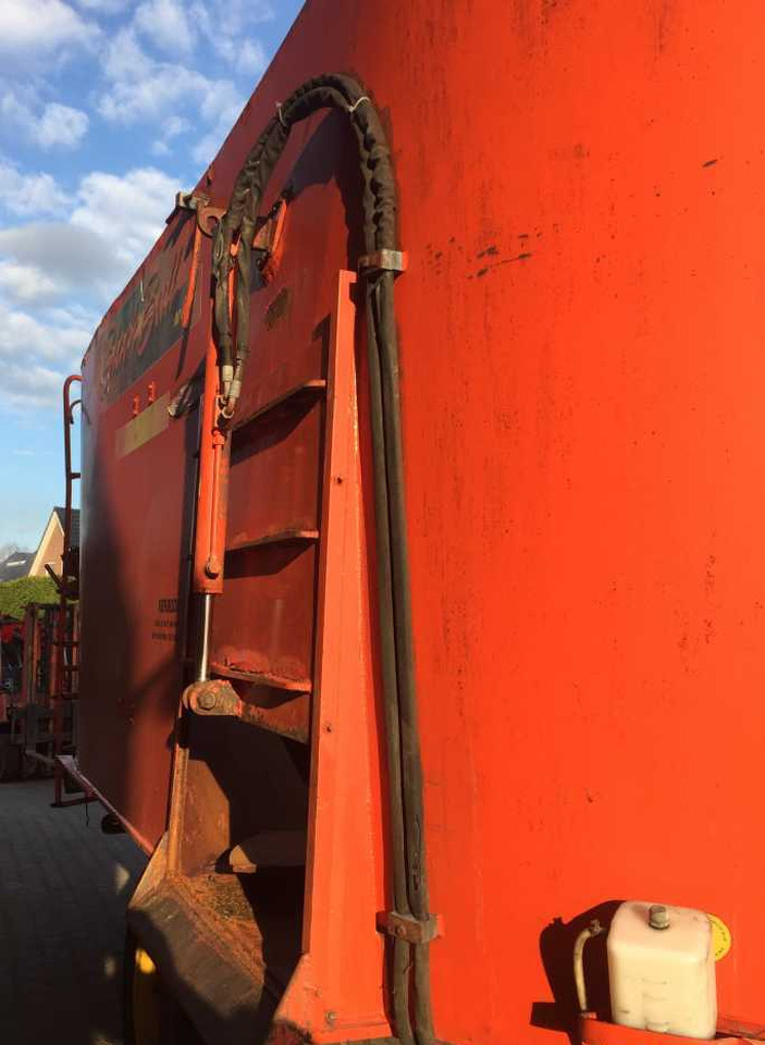 Seko VML 200 voermengwagen *Verkocht/sold* - Vagon-miješalica za krmivo: slika Seko VML 200 voermengwagen *Verkocht/sold* - Vagon-miješalica za krmivo Seko VML 200 voermengwagen *Verkocht/sold* - Vagon-miješalica za krmivo: slika Seko VML 200 voermengwagen *Verkocht/sold* - Vagon-miješalica za krmivo