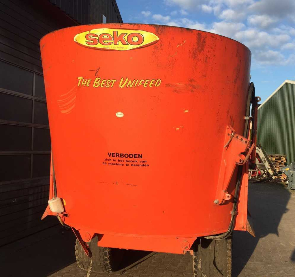 Seko VML 200 voermengwagen *Verkocht/sold* - Vagon-miješalica za krmivo: slika Seko VML 200 voermengwagen *Verkocht/sold* - Vagon-miješalica za krmivo Seko VML 200 voermengwagen *Verkocht/sold* - Vagon-miješalica za krmivo: slika Seko VML 200 voermengwagen *Verkocht/sold* - Vagon-miješalica za krmivo
