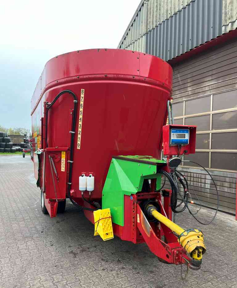 Strautmann Verti-Mix 2401 Voermengwagen, voerwagen, mixer, voermachines - Vagon-miješalica za krmivo: slika Strautmann Verti-Mix 2401 Voermengwagen, voerwagen, mixer, voermachines - Vagon-miješalica za krmivo Strautmann Verti-Mix 2401 Voermengwagen, voerwagen, mixer, voermachines - Vagon-miješalica za krmivo: slika Strautmann Verti-Mix 2401 Voermengwagen, voerwagen, mixer, voermachines - Vagon-miješalica za krmivo