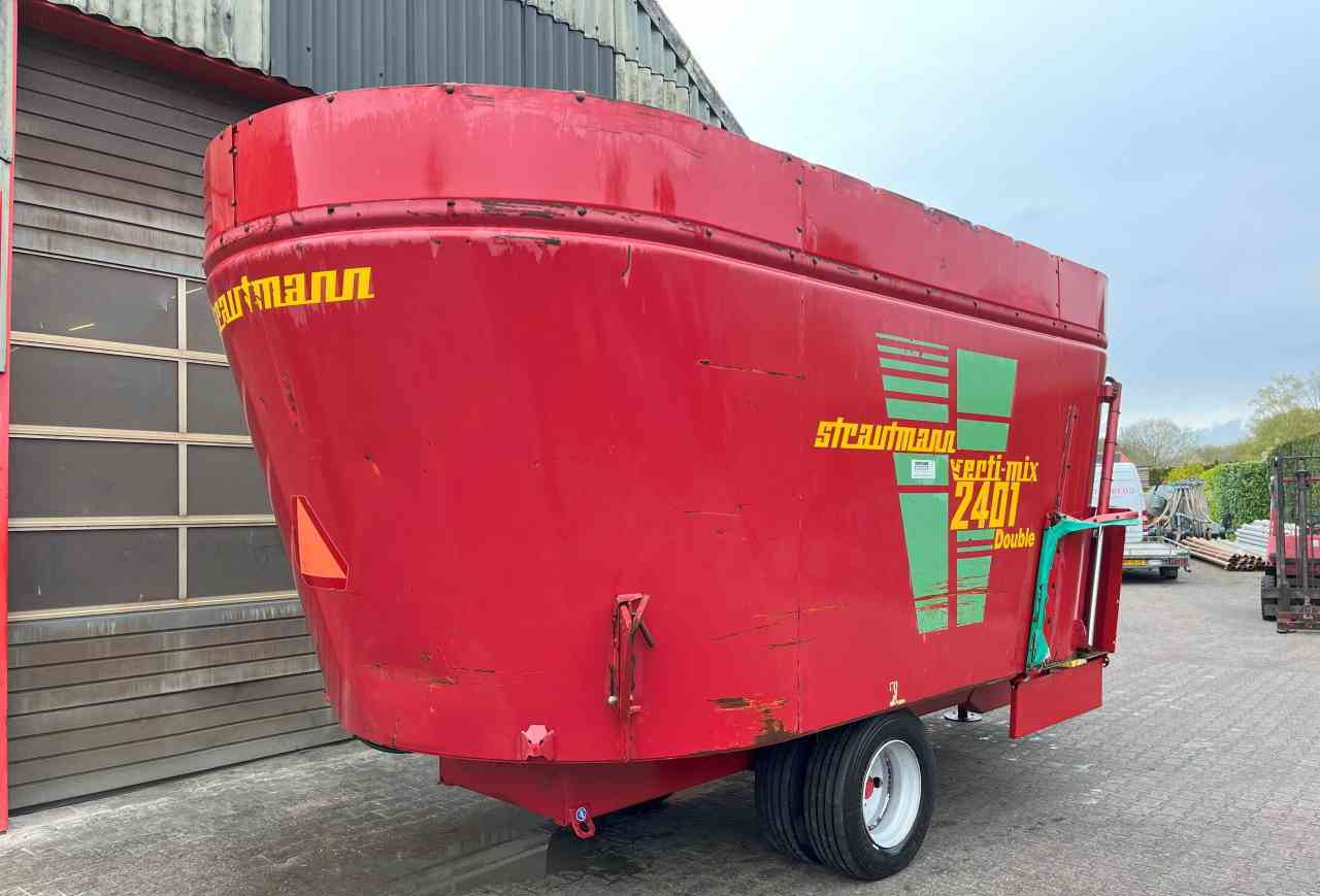Strautmann Verti-Mix 2401 Voermengwagen, voerwagen, mixer, voermachines - Vagon-miješalica za krmivo: slika Strautmann Verti-Mix 2401 Voermengwagen, voerwagen, mixer, voermachines - Vagon-miješalica za krmivo Strautmann Verti-Mix 2401 Voermengwagen, voerwagen, mixer, voermachines - Vagon-miješalica za krmivo: slika Strautmann Verti-Mix 2401 Voermengwagen, voerwagen, mixer, voermachines - Vagon-miješalica za krmivo