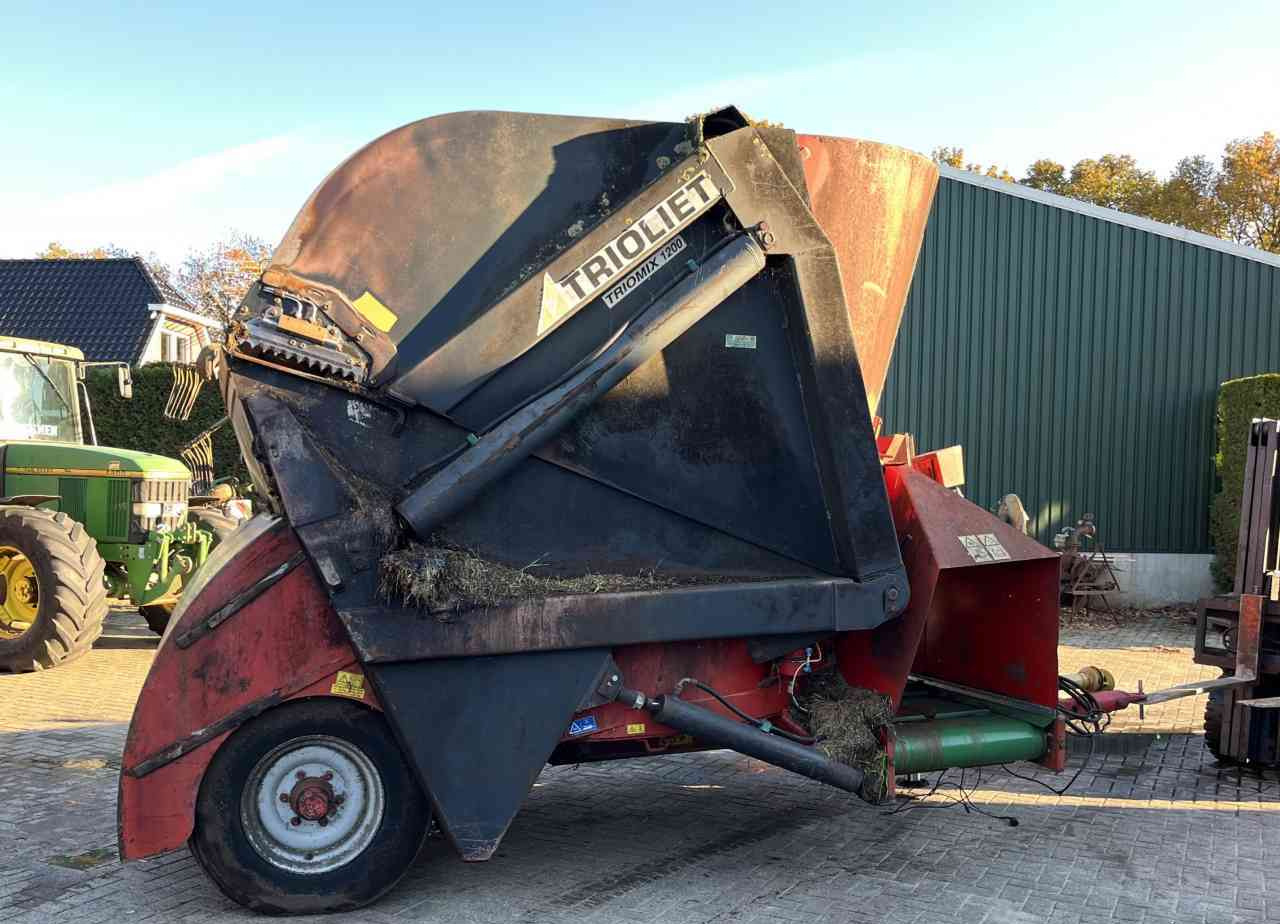 Trioliet Triomix 1200 zelfladende voermengwagen voermachines - Vagon-miješalica za krmivo: slika Trioliet Triomix 1200 zelfladende voermengwagen voermachines - Vagon-miješalica za krmivo Trioliet Triomix 1200 zelfladende voermengwagen voermachines - Vagon-miješalica za krmivo: slika Trioliet Triomix 1200 zelfladende voermengwagen voermachines - Vagon-miješalica za krmivo