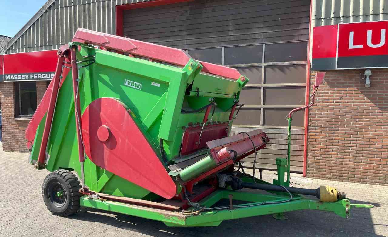 VDW UMD 5 Voermengwagen, peddelmenger, voerwagen, voermachines - Vagon-miješalica za krmivo: slika VDW UMD 5 Voermengwagen, peddelmenger, voerwagen, voermachines - Vagon-miješalica za krmivo VDW UMD 5 Voermengwagen, peddelmenger, voerwagen, voermachines - Vagon-miješalica za krmivo: slika VDW UMD 5 Voermengwagen, peddelmenger, voerwagen, voermachines - Vagon-miješalica za krmivo