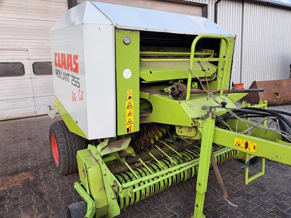 Claas Rollant 255 RC - Rolo balirka: slika  Claas Rollant 255 RC - Rolo balirka Claas Rollant 255 RC - Rolo balirka: slika  Claas Rollant 255 RC - Rolo balirka