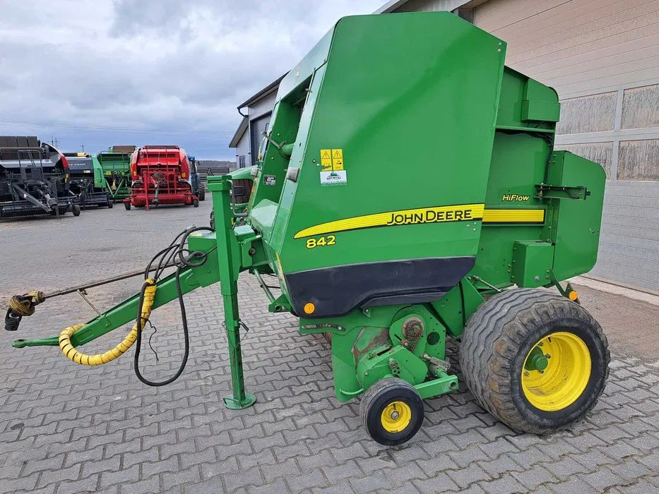 John Deere 842 - Rolo balirka: slika John Deere 842 - Rolo balirka John Deere 842 - Rolo balirka: slika John Deere 842 - Rolo balirka