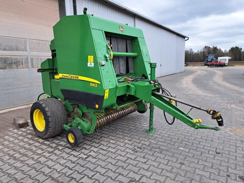 John Deere 842 - Rolo balirka: slika John Deere 842 - Rolo balirka John Deere 842 - Rolo balirka: slika John Deere 842 - Rolo balirka