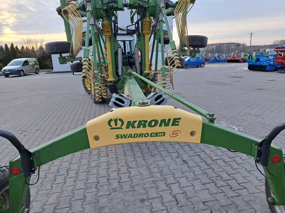 Krone SWADRO TC 760 Plus - Prevrtač sijena/ Grabulje: slika Krone SWADRO TC 760 Plus - Prevrtač sijena/ Grabulje Krone SWADRO TC 760 Plus - Prevrtač sijena/ Grabulje: slika Krone SWADRO TC 760 Plus - Prevrtač sijena/ Grabulje
