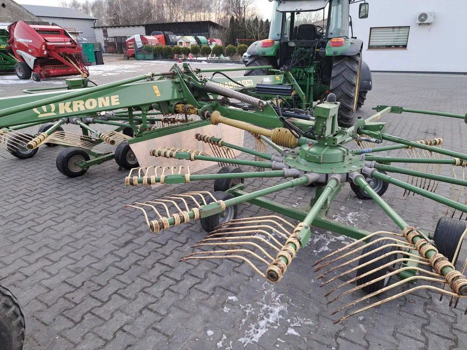 Krone SWADRO TC 760 Plus - Prevrtač sijena/ Grabulje: slika Krone SWADRO TC 760 Plus - Prevrtač sijena/ Grabulje Krone SWADRO TC 760 Plus - Prevrtač sijena/ Grabulje: slika Krone SWADRO TC 760 Plus - Prevrtač sijena/ Grabulje
