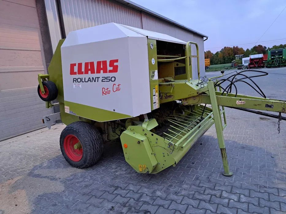 PRASA ROLUJĄCA CLAAS ROLLANT 250 RC 255 - Rolo balirka: slika  PRASA ROLUJĄCA CLAAS ROLLANT 250 RC 255 - Rolo balirka PRASA ROLUJĄCA CLAAS ROLLANT 250 RC 255 - Rolo balirka: slika  PRASA ROLUJĄCA CLAAS ROLLANT 250 RC 255 - Rolo balirka