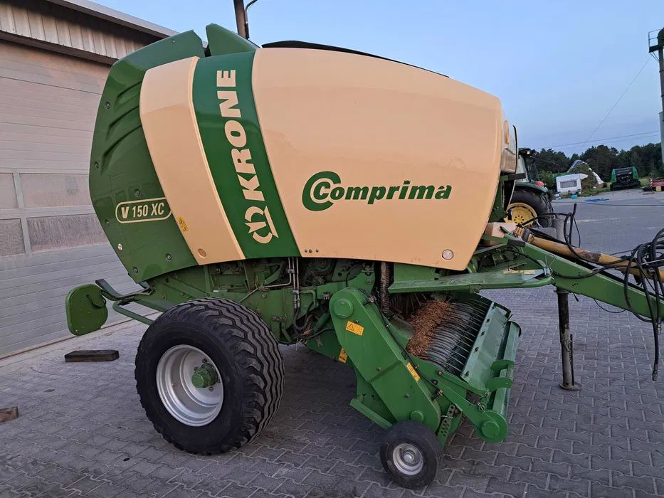 Prasa rolująca Krone Comprima 150XC - Rolo balirka: slika Prasa rolująca Krone Comprima 150XC - Rolo balirka Prasa rolująca Krone Comprima 150XC - Rolo balirka: slika Prasa rolująca Krone Comprima 150XC - Rolo balirka