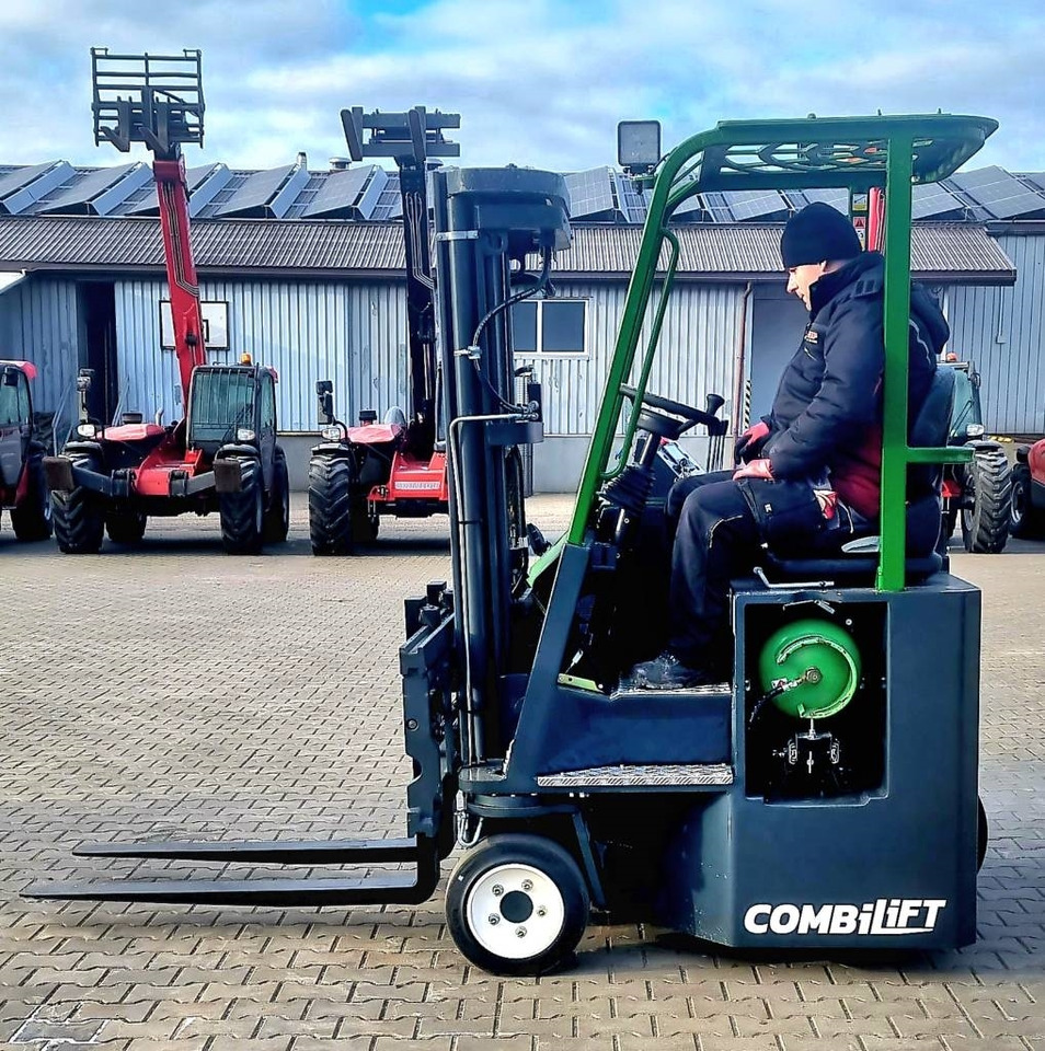 Combilift CB 2500 LPG NEW 2023 - SALE ! - 4-smjerni regalni viličar: slika Combilift CB 2500 LPG NEW 2023 - SALE ! - 4-smjerni regalni viličar Combilift CB 2500 LPG NEW 2023 - SALE ! - 4-smjerni regalni viličar: slika Combilift CB 2500 LPG NEW 2023 - SALE ! - 4-smjerni regalni viličar