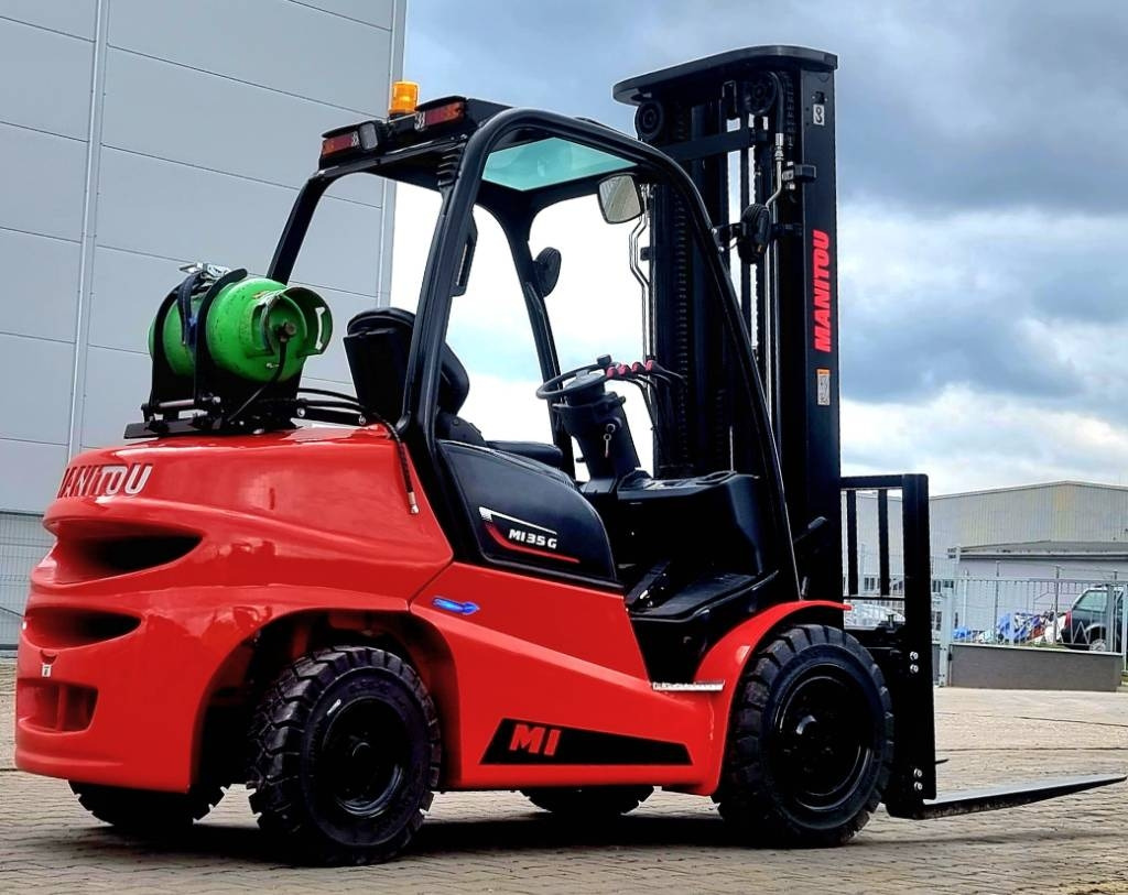 Novi Plinski viličar Manitou MI 35 G TRIPLEX 4700mm: slika Novi Plinski viličar Manitou MI 35 G TRIPLEX 4700mm