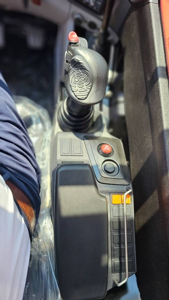 Novi Teleskopski rukovatelj Manitou MT 735 75D ST5 S1 - NEW MODEL AC: slika Novi Teleskopski rukovatelj Manitou MT 735 75D ST5 S1 - NEW MODEL AC