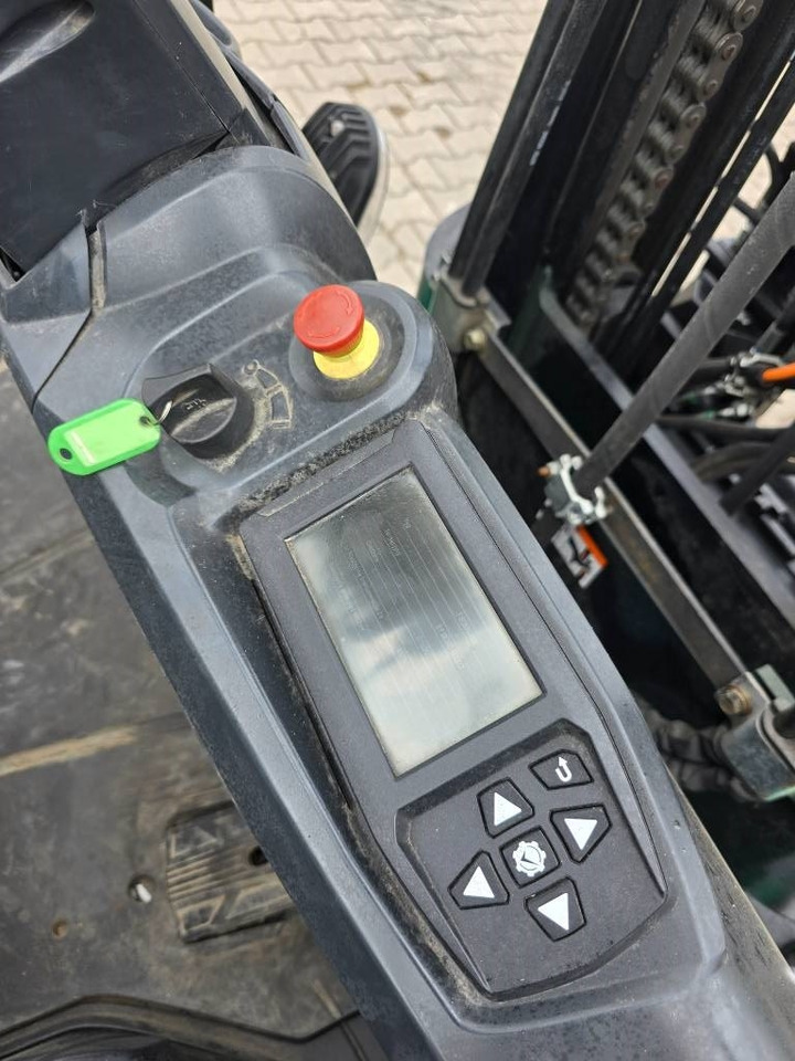 Električni viličar Mitsubishi FB 35 N: slika Električni viličar Mitsubishi FB 35 N