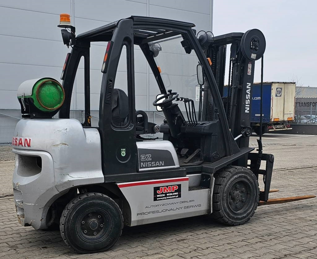 Nissan UG1D2A32LQ - Plinski viličar: slika Nissan UG1D2A32LQ - Plinski viličar Nissan UG1D2A32LQ - Plinski viličar: slika Nissan UG1D2A32LQ - Plinski viličar