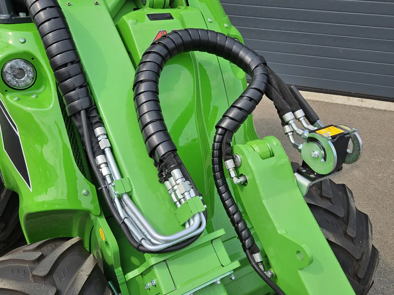 Kompaktni utovarivač gusjeničar Avant 635i Rental mini-shovel: slika Kompaktni utovarivač gusjeničar Avant 635i Rental mini-shovel