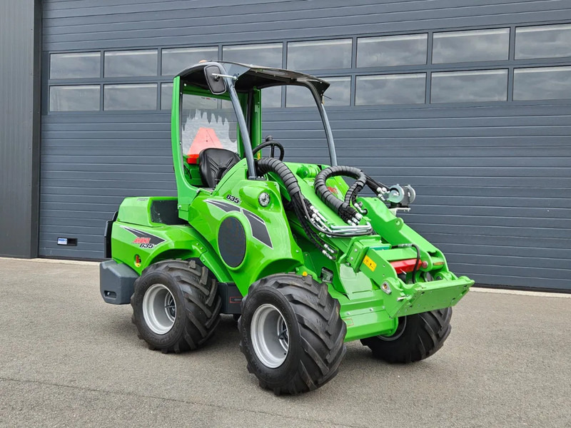 Avant 635i Rental mini-shovel - Kompaktni utovarivač gusjeničar: slika Avant 635i Rental mini-shovel - Kompaktni utovarivač gusjeničar Avant 635i Rental mini-shovel - Kompaktni utovarivač gusjeničar: slika Avant 635i Rental mini-shovel - Kompaktni utovarivač gusjeničar