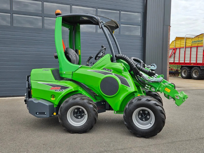 Avant 635i Rental mini-shovel - Kompaktni utovarivač gusjeničar: slika Avant 635i Rental mini-shovel - Kompaktni utovarivač gusjeničar Avant 635i Rental mini-shovel - Kompaktni utovarivač gusjeničar: slika Avant 635i Rental mini-shovel - Kompaktni utovarivač gusjeničar