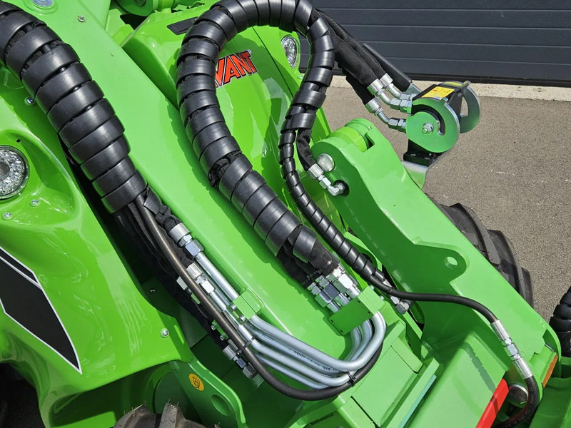 Kompaktni utovarivač gusjeničar Avant 645i Rental mini-shovel: slika Kompaktni utovarivač gusjeničar Avant 645i Rental mini-shovel Kompaktni utovarivač gusjeničar Avant 645i Rental mini-shovel: slika Kompaktni utovarivač gusjeničar Avant 645i Rental mini-shovel