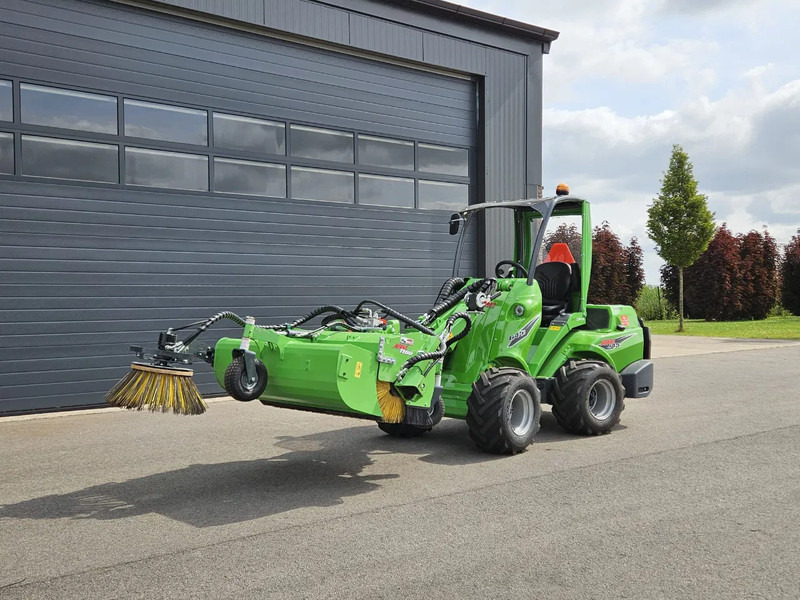 Kompaktni utovarivač gusjeničar Avant 645i Rental mini-shovel: slika Kompaktni utovarivač gusjeničar Avant 645i Rental mini-shovel Kompaktni utovarivač gusjeničar Avant 645i Rental mini-shovel: slika Kompaktni utovarivač gusjeničar Avant 645i Rental mini-shovel