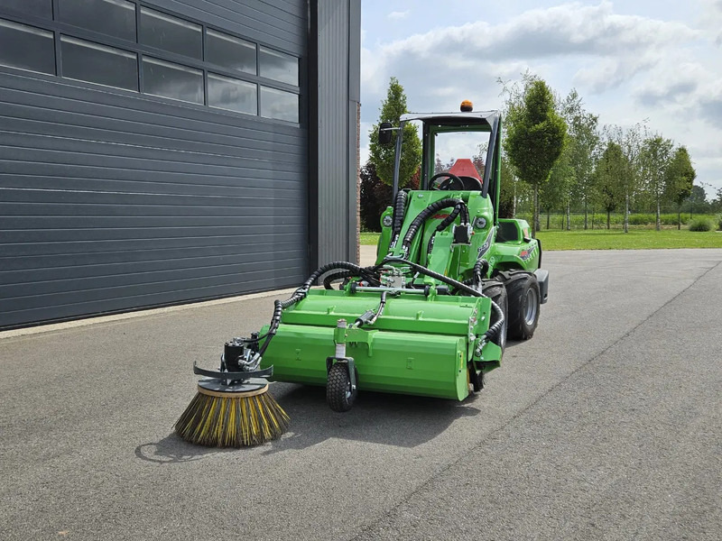 Kompaktni utovarivač gusjeničar Avant 645i Rental mini-shovel: slika Kompaktni utovarivač gusjeničar Avant 645i Rental mini-shovel Kompaktni utovarivač gusjeničar Avant 645i Rental mini-shovel: slika Kompaktni utovarivač gusjeničar Avant 645i Rental mini-shovel