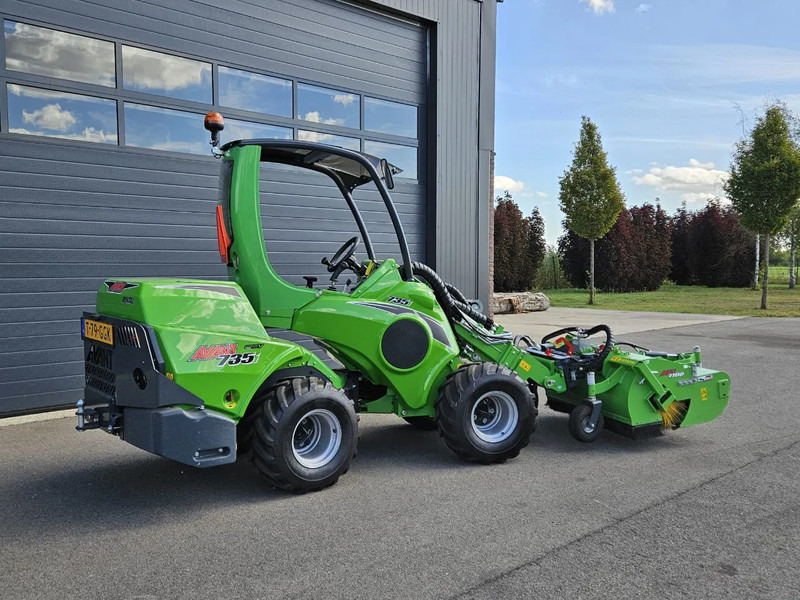 Avant 735i Rental mini-shovel - Kompaktni utovarivač gusjeničar: slika Avant 735i Rental mini-shovel - Kompaktni utovarivač gusjeničar Avant 735i Rental mini-shovel - Kompaktni utovarivač gusjeničar: slika Avant 735i Rental mini-shovel - Kompaktni utovarivač gusjeničar