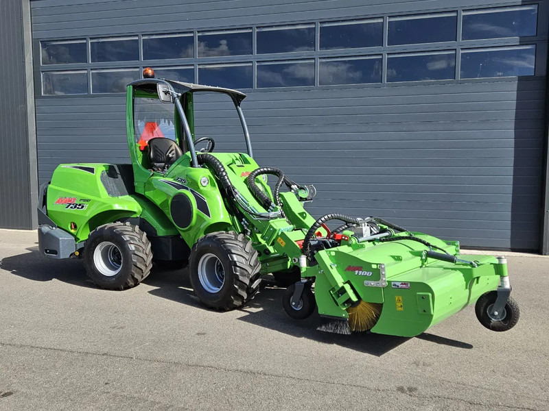 Avant 735i Rental mini-shovel - Kompaktni utovarivač gusjeničar: slika Avant 735i Rental mini-shovel - Kompaktni utovarivač gusjeničar Avant 735i Rental mini-shovel - Kompaktni utovarivač gusjeničar: slika Avant 735i Rental mini-shovel - Kompaktni utovarivač gusjeničar