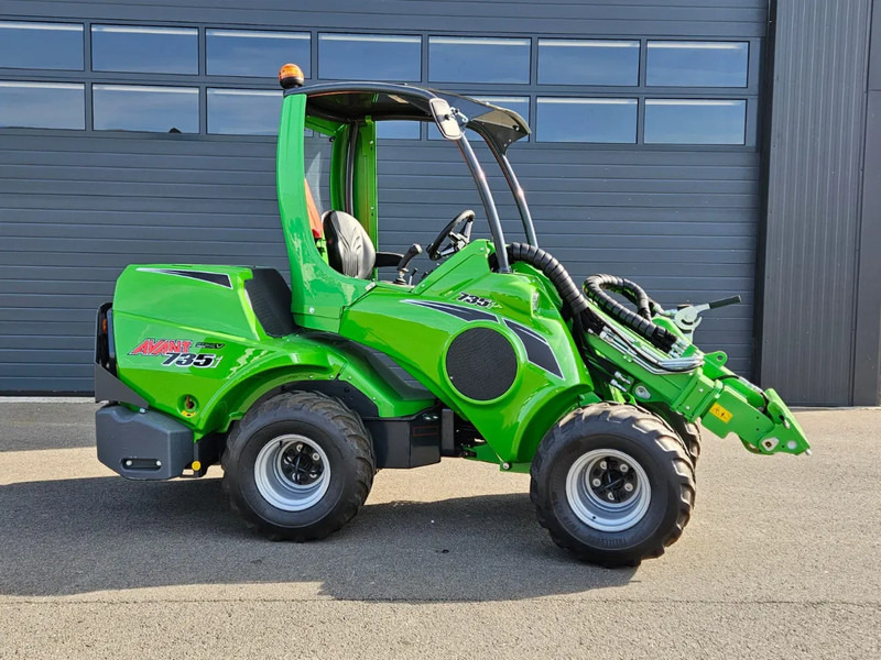 Avant 735i Rental mini-shovel - Kompaktni utovarivač gusjeničar: slika Avant 735i Rental mini-shovel - Kompaktni utovarivač gusjeničar Avant 735i Rental mini-shovel - Kompaktni utovarivač gusjeničar: slika Avant 735i Rental mini-shovel - Kompaktni utovarivač gusjeničar