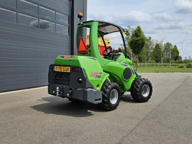 Avant 755i Rental mini-shovel - Kompaktni utovarivač gusjeničar: slika Avant 755i Rental mini-shovel - Kompaktni utovarivač gusjeničar Avant 755i Rental mini-shovel - Kompaktni utovarivač gusjeničar: slika Avant 755i Rental mini-shovel - Kompaktni utovarivač gusjeničar