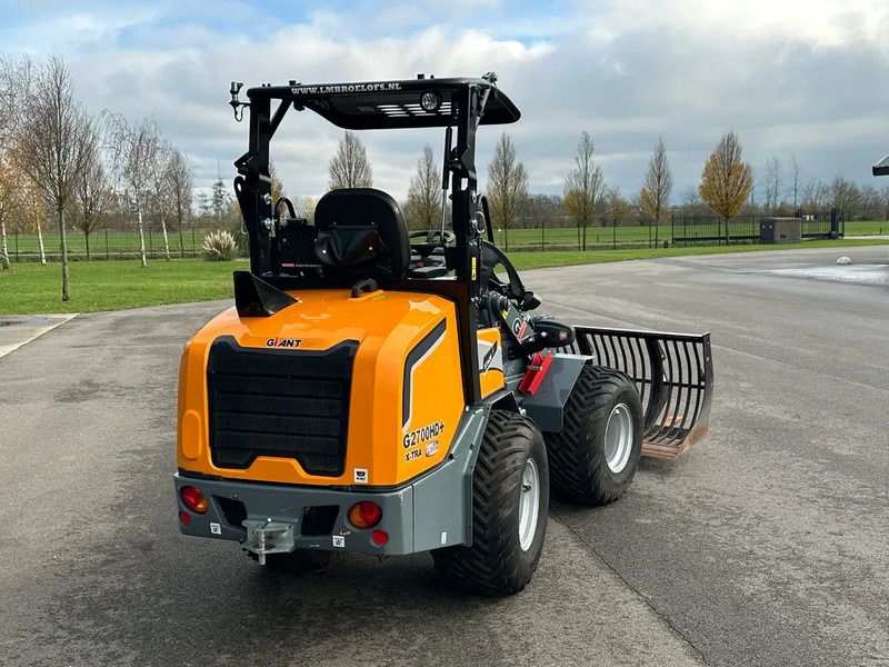 Giant G2700HD+ - Kompaktni utovarivač gusjeničar: slika Giant G2700HD+ - Kompaktni utovarivač gusjeničar Giant G2700HD+ - Kompaktni utovarivač gusjeničar: slika Giant G2700HD+ - Kompaktni utovarivač gusjeničar