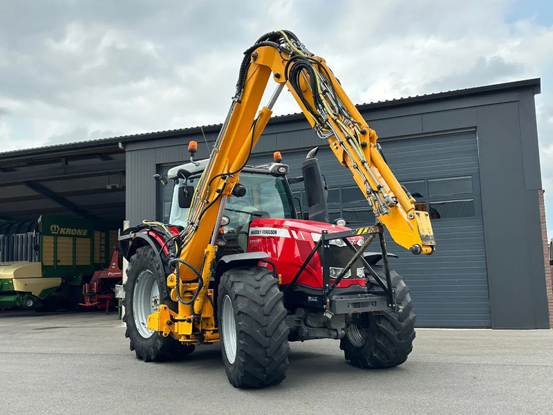 Massey Ferguson 6713S Dyna 6 - Traktor: slika Massey Ferguson 6713S Dyna 6 - Traktor Massey Ferguson 6713S Dyna 6 - Traktor: slika Massey Ferguson 6713S Dyna 6 - Traktor
