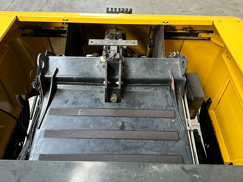 Poljoprivredni strojevi New Holland BB9060 Cropcutter: slika Poljoprivredni strojevi New Holland BB9060 Cropcutter