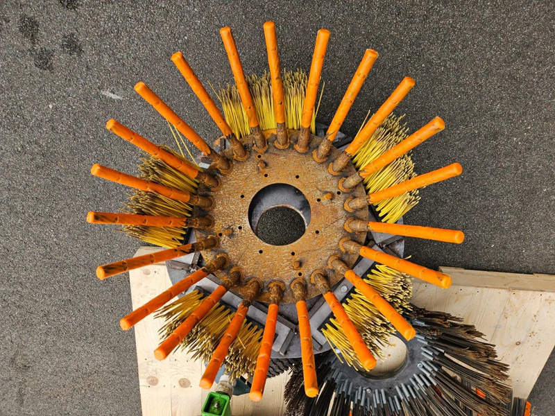 Avant Tuin en park Onkruidborstel - Priključak za Poljoprivredni strojevi: slika Avant Tuin en park Onkruidborstel - Priključak za Poljoprivredni strojevi Avant Tuin en park Onkruidborstel - Priključak za Poljoprivredni strojevi: slika Avant Tuin en park Onkruidborstel - Priključak za Poljoprivredni strojevi