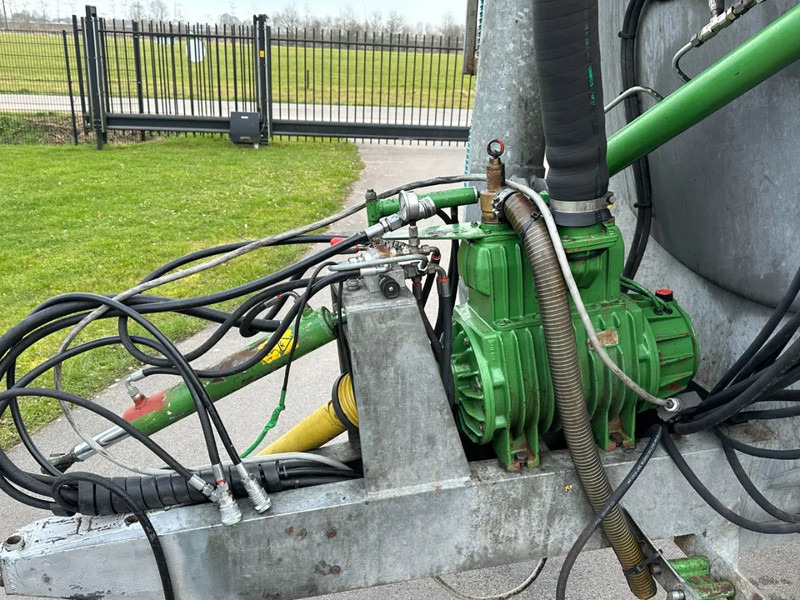 Cisterna za gnojnicu Roelama DT14 14.000ltr: slika Cisterna za gnojnicu Roelama DT14 14.000ltr Cisterna za gnojnicu Roelama DT14 14.000ltr: slika Cisterna za gnojnicu Roelama DT14 14.000ltr